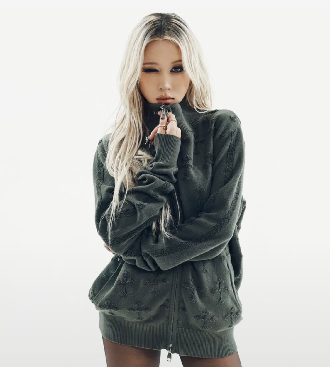 아캄 x 다영 크로스버클 니트 집업 카키 상품이미지1