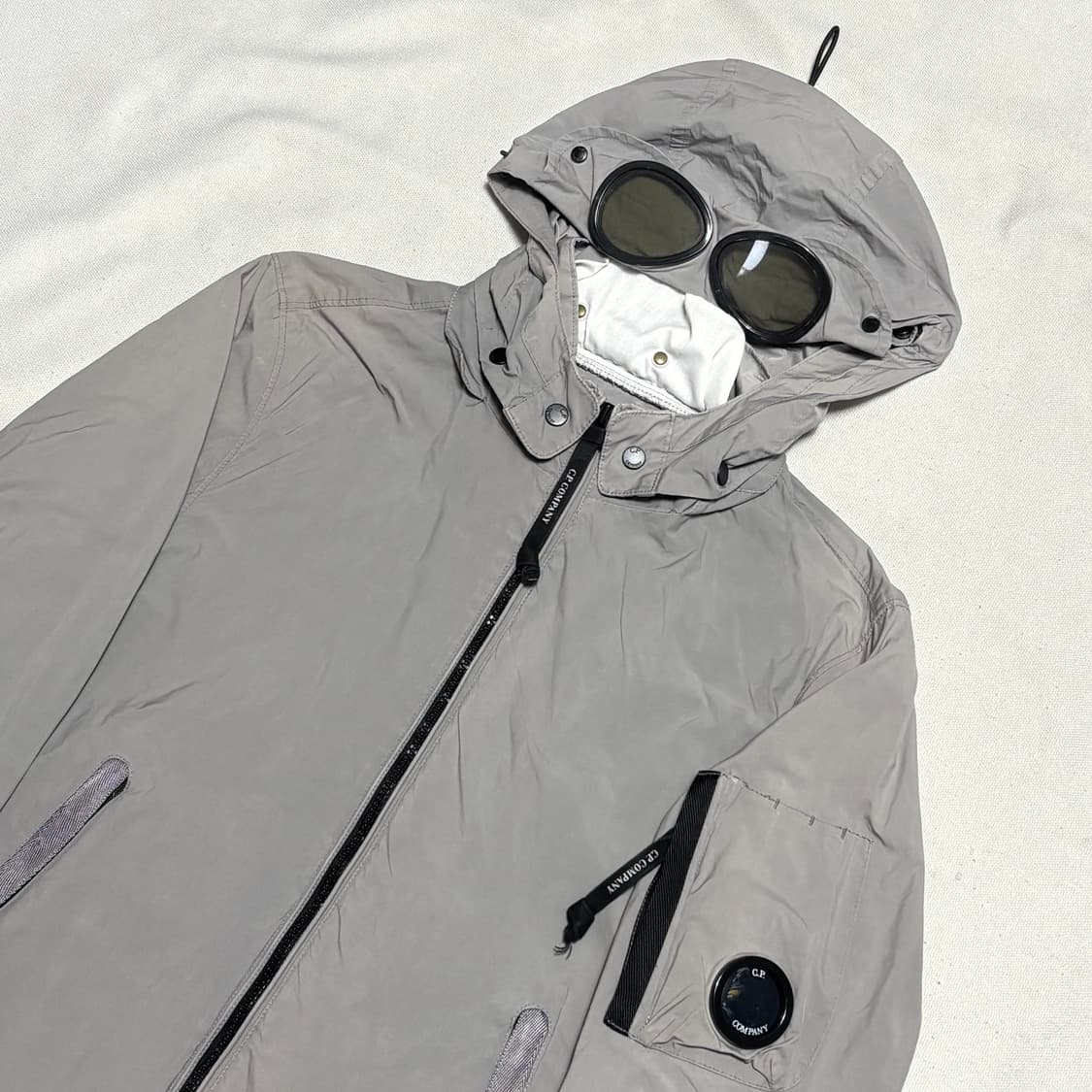 100 C.P. 컴퍼니 후드고글 그레이 바람막이 자켓 상품이미지1