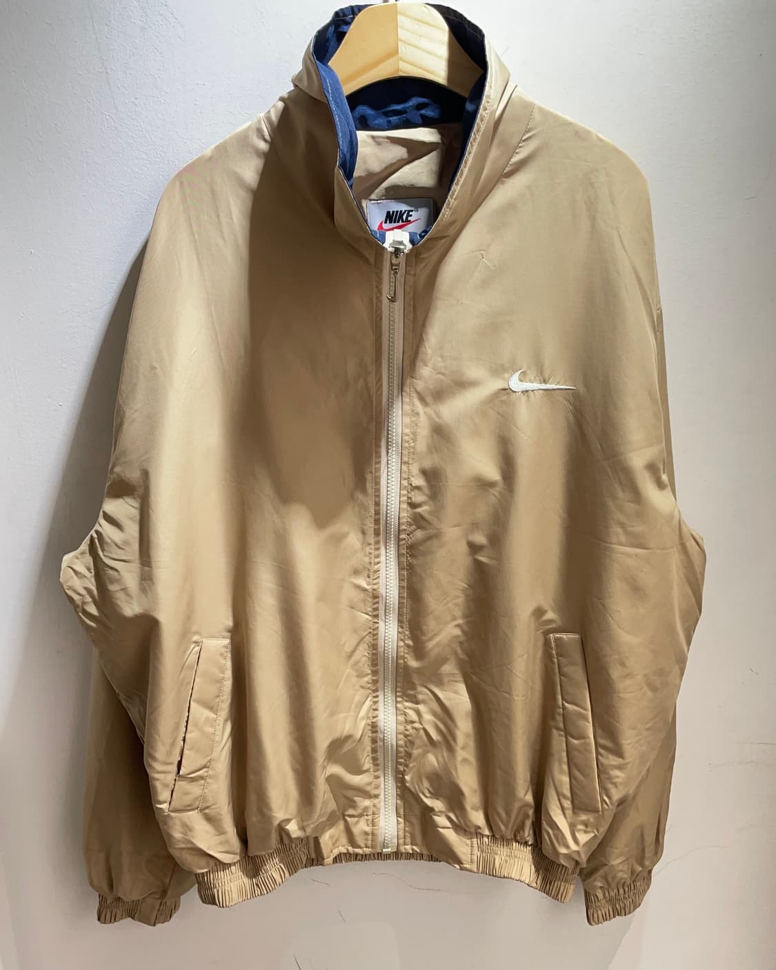 L 나이키 빅로고 스우시 베이지 바람막이 상품이미지4