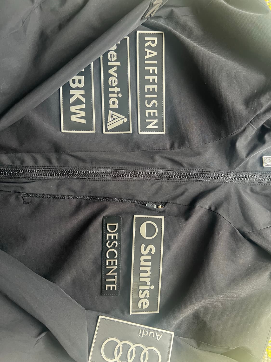 데상트 바람막이 상품이미지2