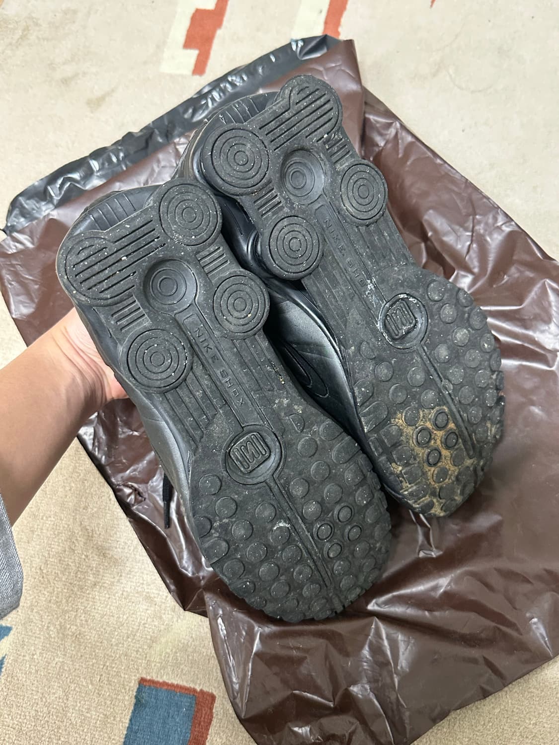 나이키 샥스 R4 W HQ1988-001 상품이미지4