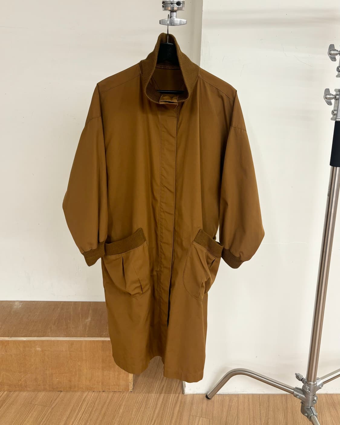 이세이미야케 디자인스튜디오 브라운 하이넥 롱 코트 상품이미지1