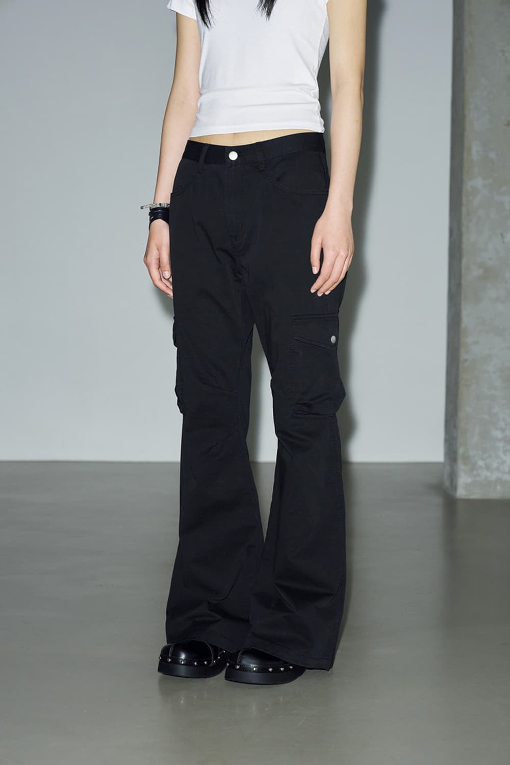 헬레네파리스 피그먼트 부츠컷 카고 팬츠 블랙 상품이미지1