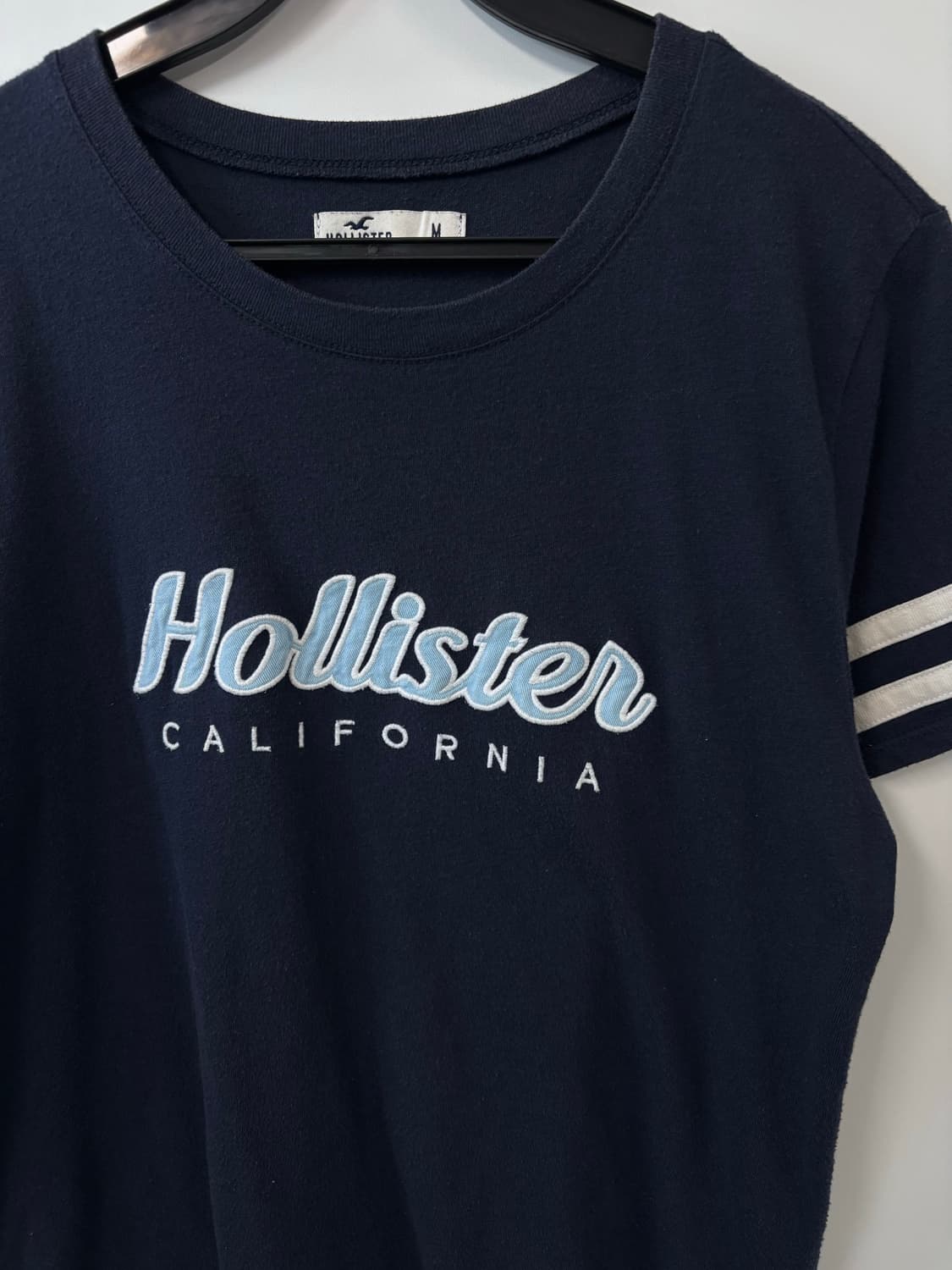 홀리스터 스펠아웃 네이비 반팔 티셔츠 상품이미지3