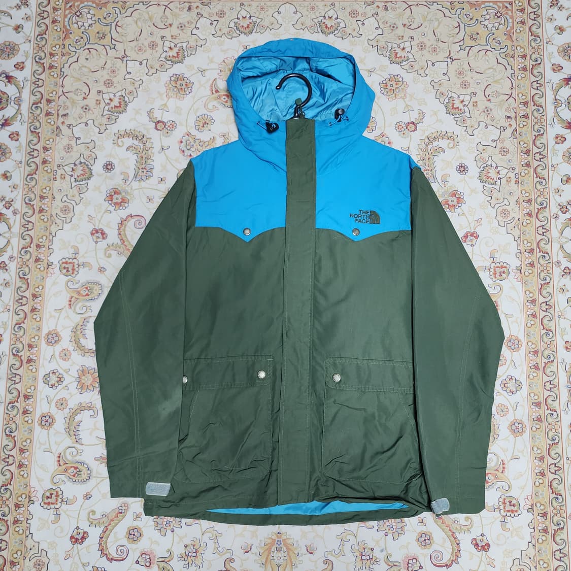 노스페이스 화이트라벨 나일론 후드 바람막이
95 상품이미지1