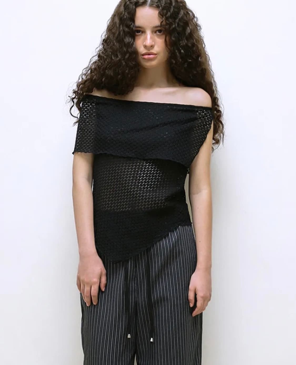 폴리수엠 Polysooem punched lace off-shoulder 상품이미지1