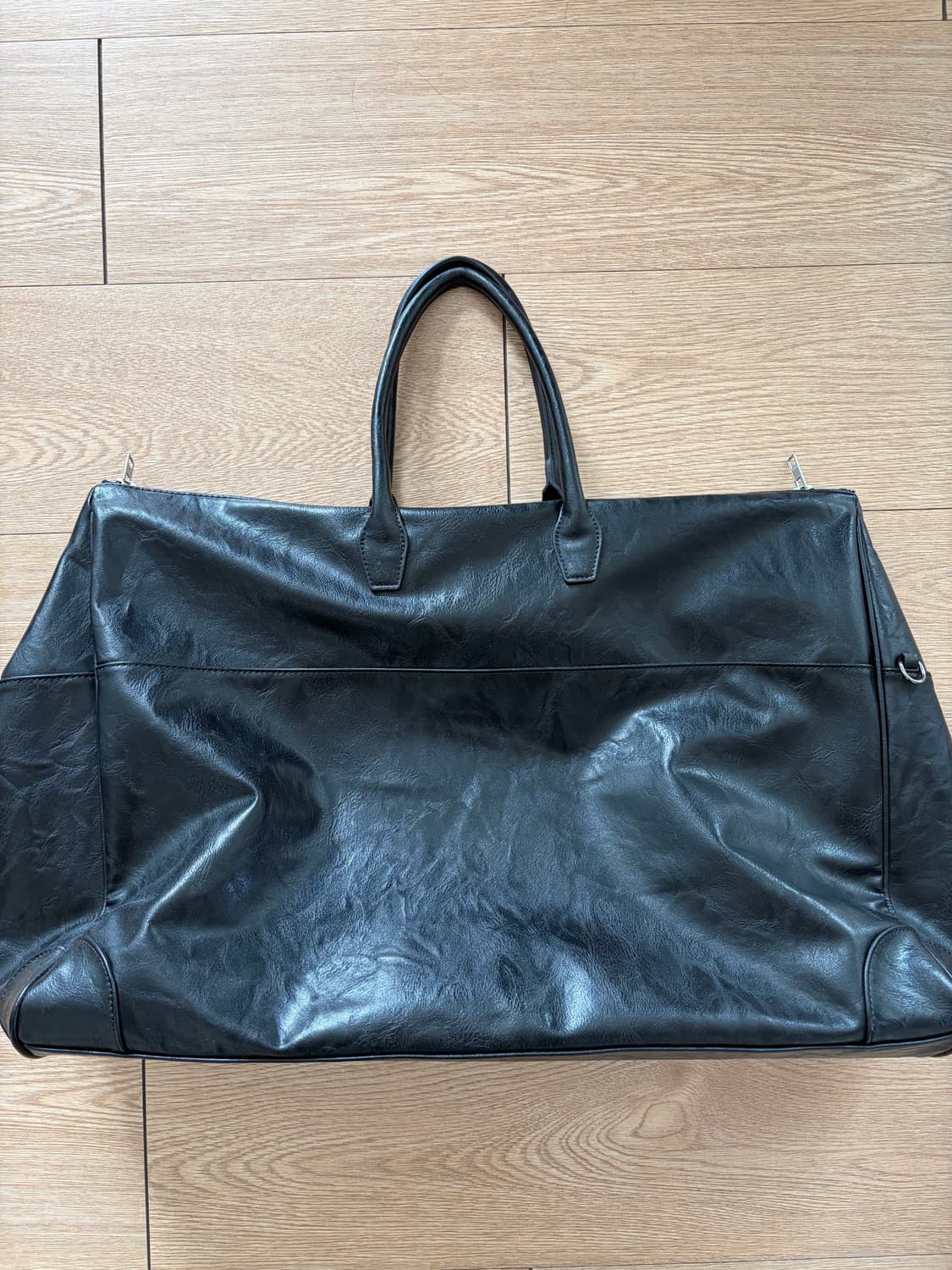 르마드 크랙 페이크 레더 볼링백 - 블랙 상품이미지3