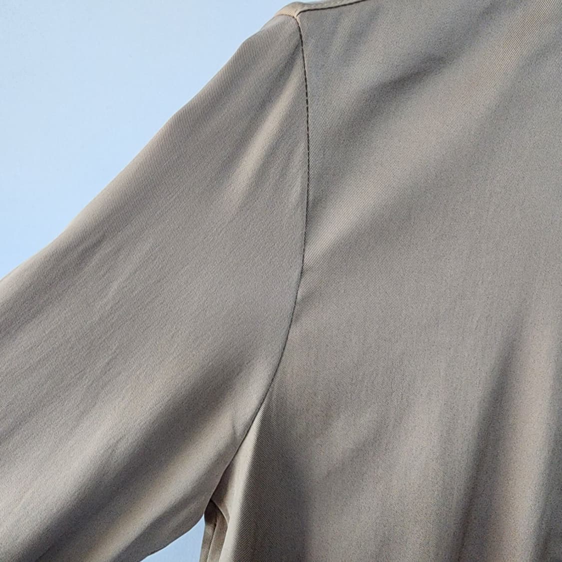 de silhouette 베이지색 셔츠 상품이미지3