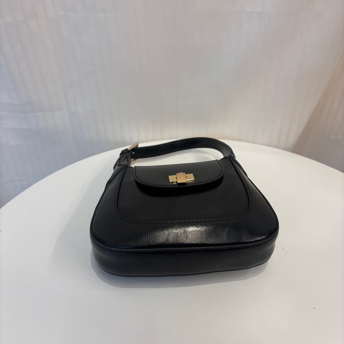 정품 Ovhee 오브히 보떼 크링클드 미니백     상품이미지8