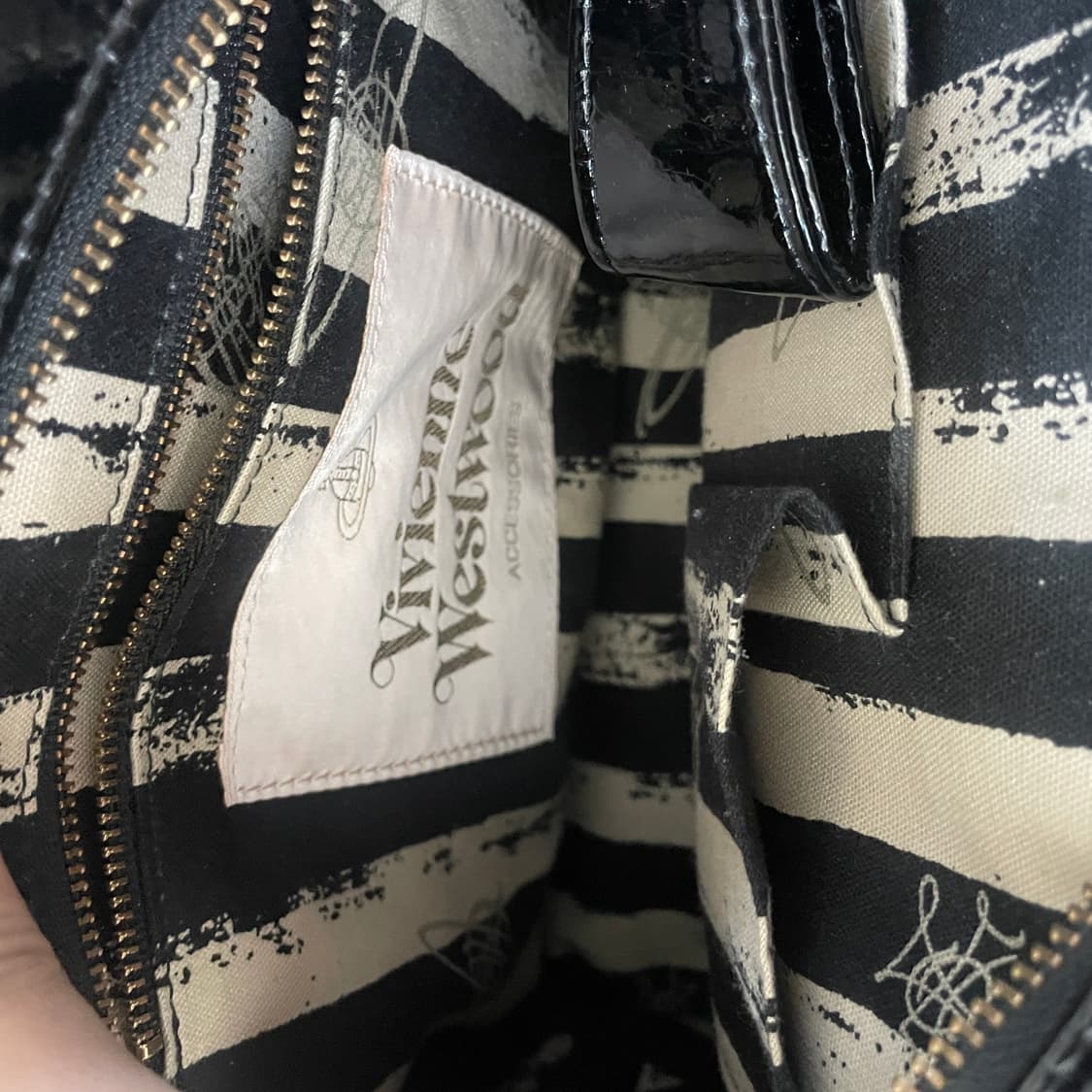 비비안 웨스트우드 에나멜 백 가방 상품이미지3