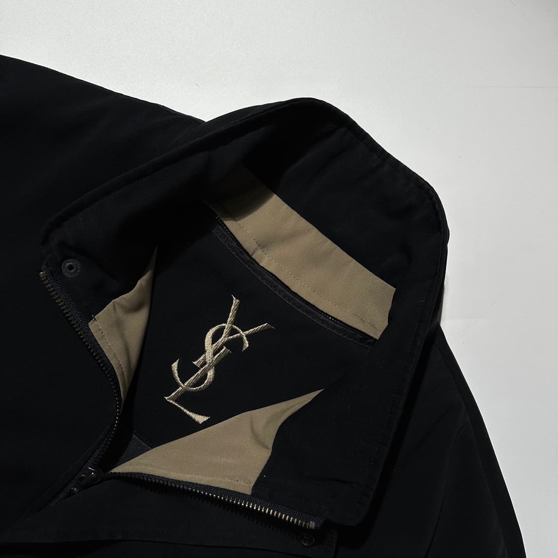 입생로랑 폴리쉘 싱글 자켓 블랙 상품이미지4