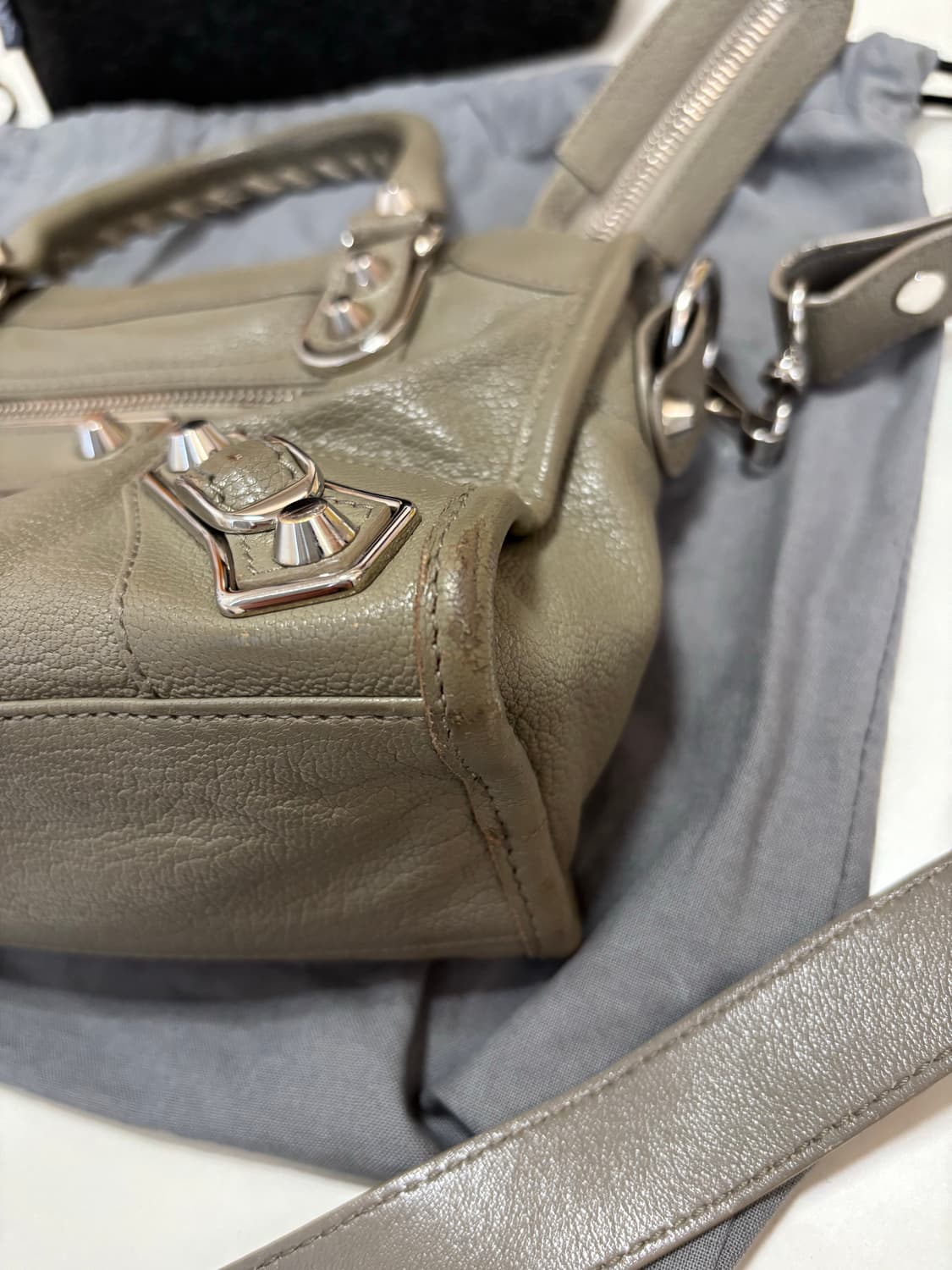 발렌시아가 엣지 시티 모터백 미니 상품이미지3