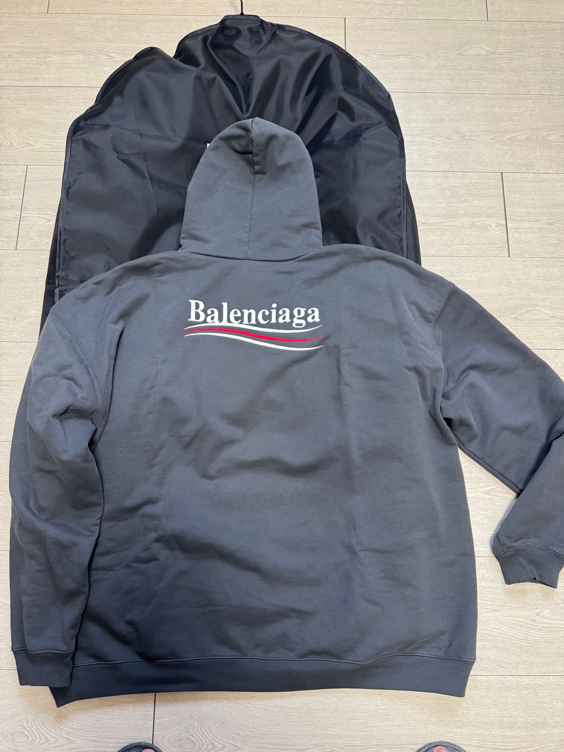 발렌시아가 웨이브로고 자수 후드티 새상품급 판매 상품이미지2