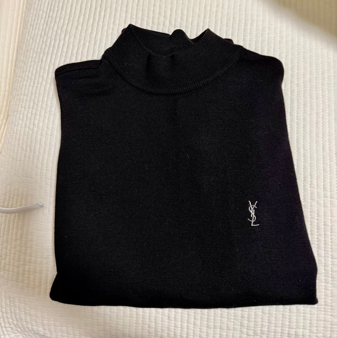 입생로랑 클래식 블랙 반목 니트 판매합니다 상품이미지3