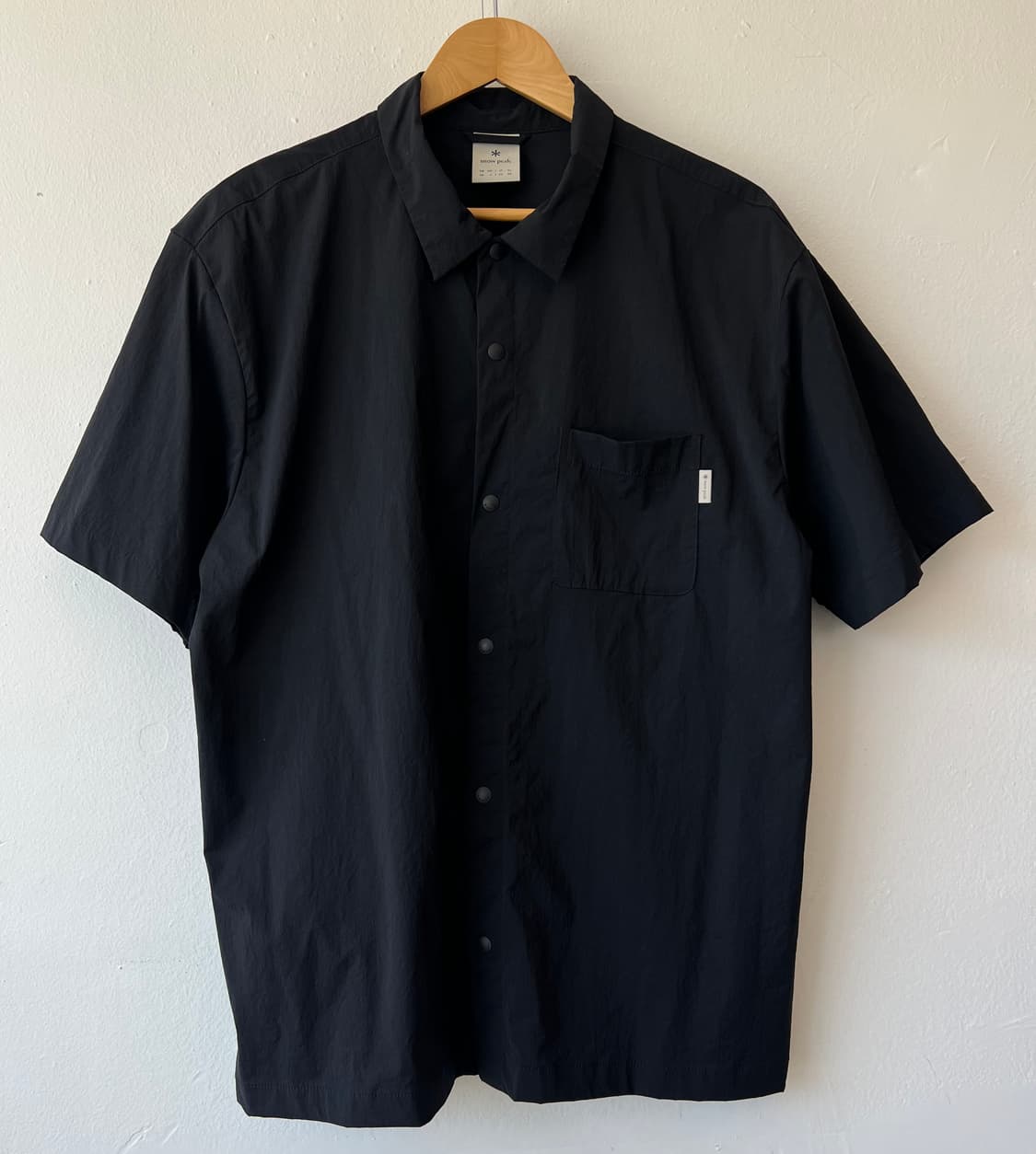 스노우피크 남성 블랙 고프코어 반팔셔츠 

 상품이미지1