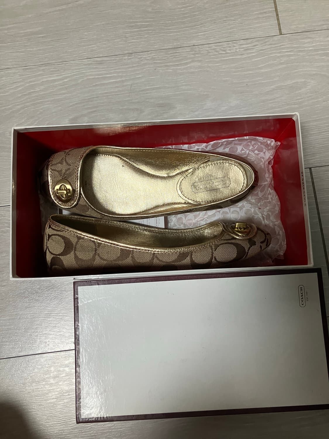 코치 턴락 시그니쳐 모노그램 골드 플랫 슈즈 6 상품이미지5
