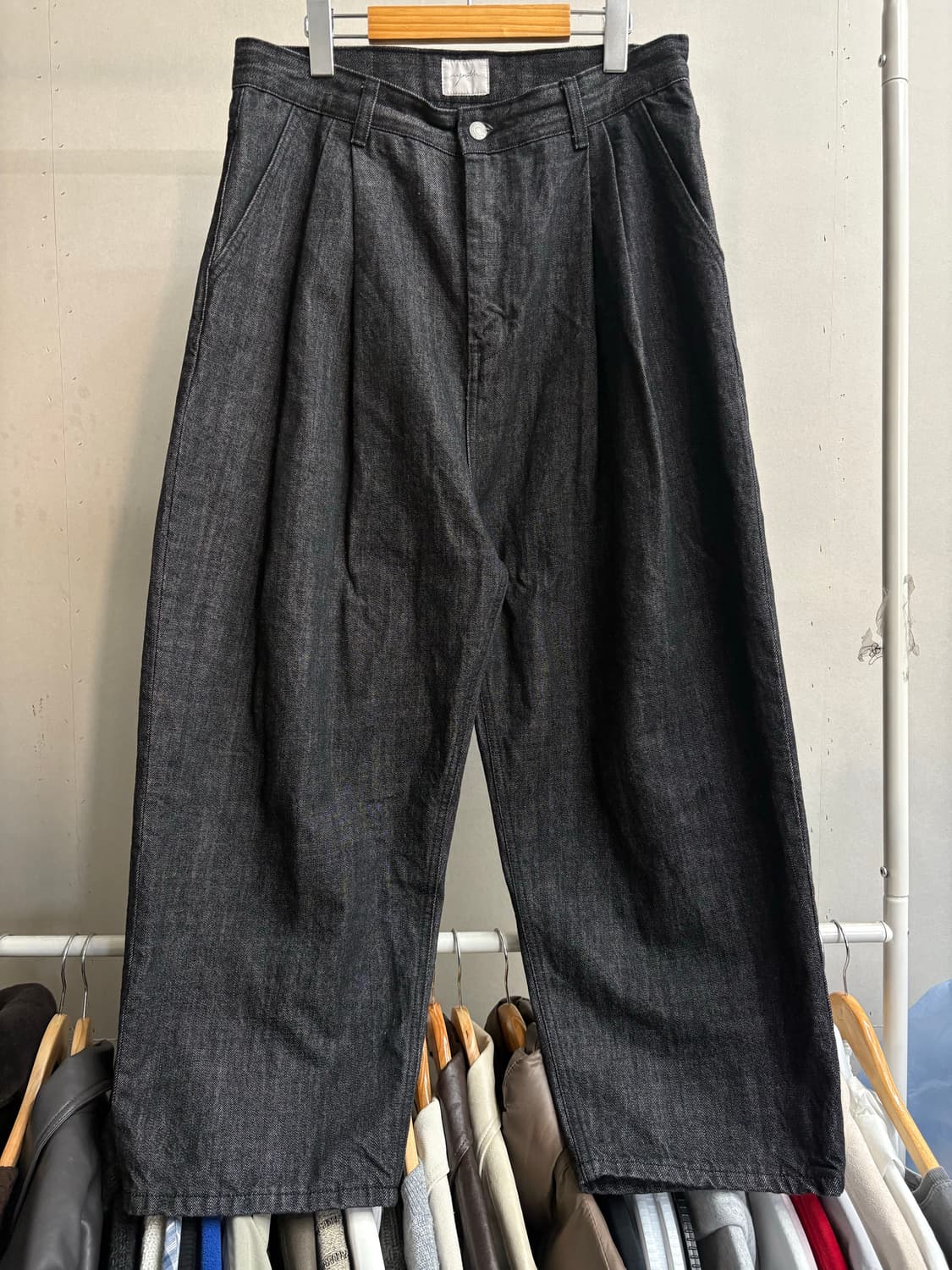 유스 커브드 흑청 데님 팬츠 상품이미지1