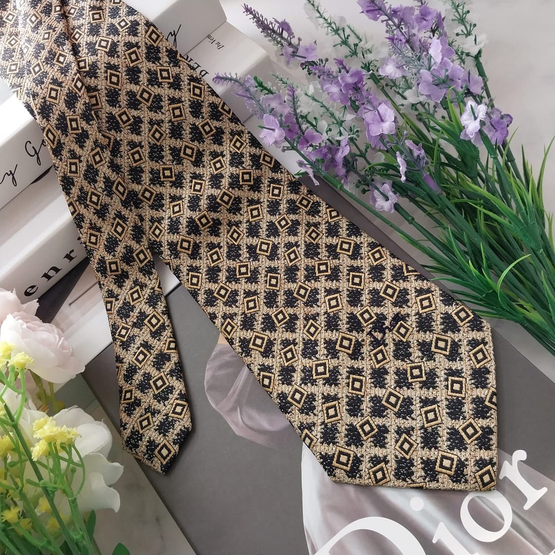 디올 실크 골드&블랙 패턴 넥타이 10.1cm A+등급 K1321
 상품이미지2