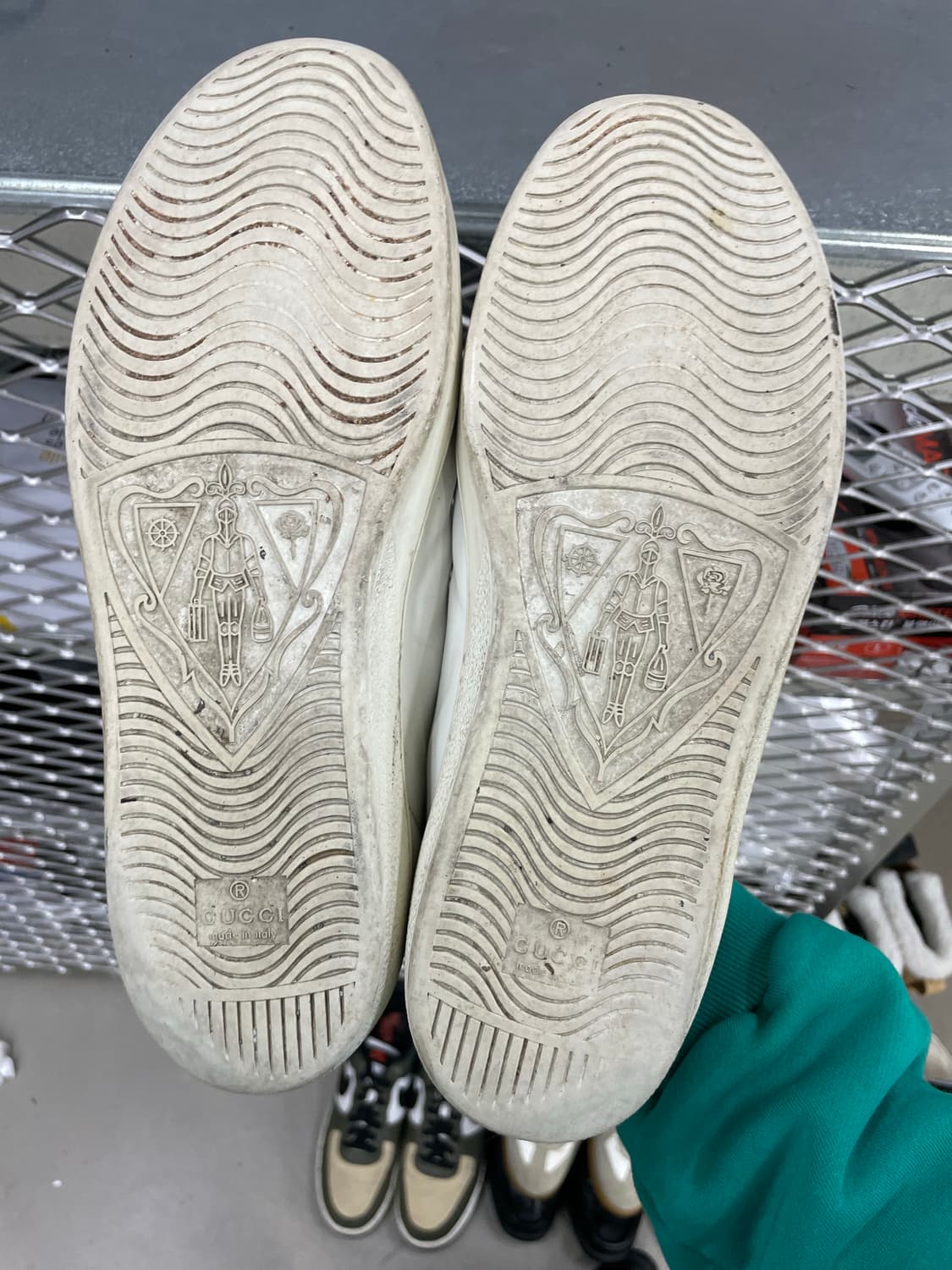 구찌 인터로킹 G로고 레더 스니커즈 11 상품이미지6