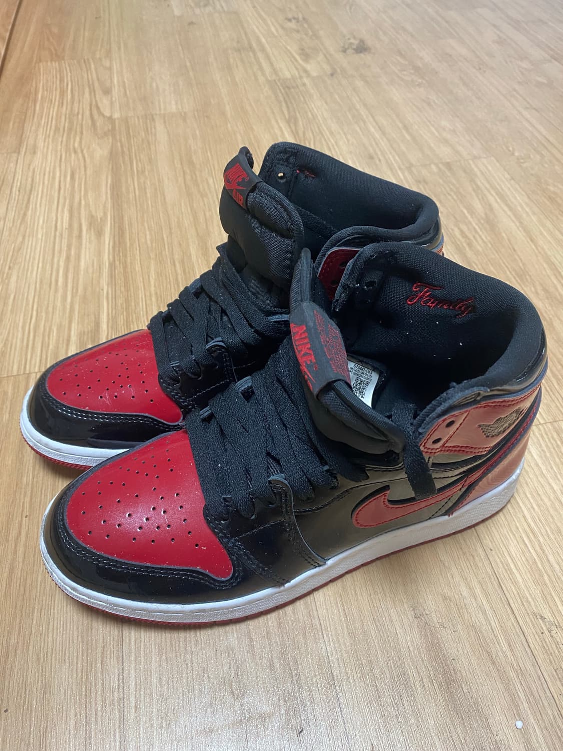 조던1 레트로 하이 og 페이턴트 브레드 상품이미지1