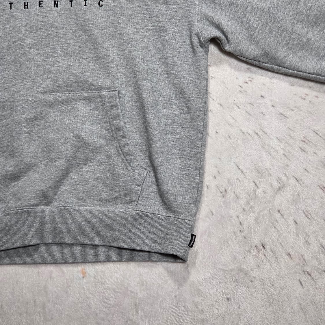 커버낫 그레이 로고 자수 후드티 상품이미지3