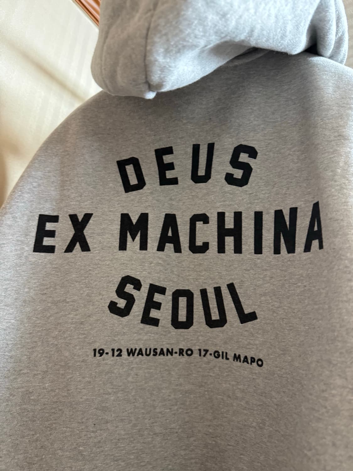 (XL)데우스 엑스 마키나 서울 컬리지 후드 집업 그레이 상품이미지3