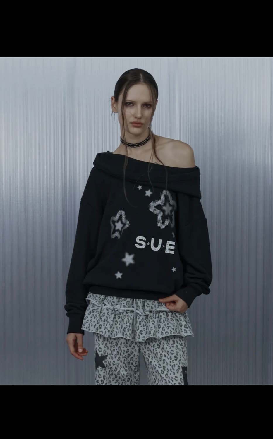 SUE WIDE HOODIE TOP / BLACK 상품이미지1