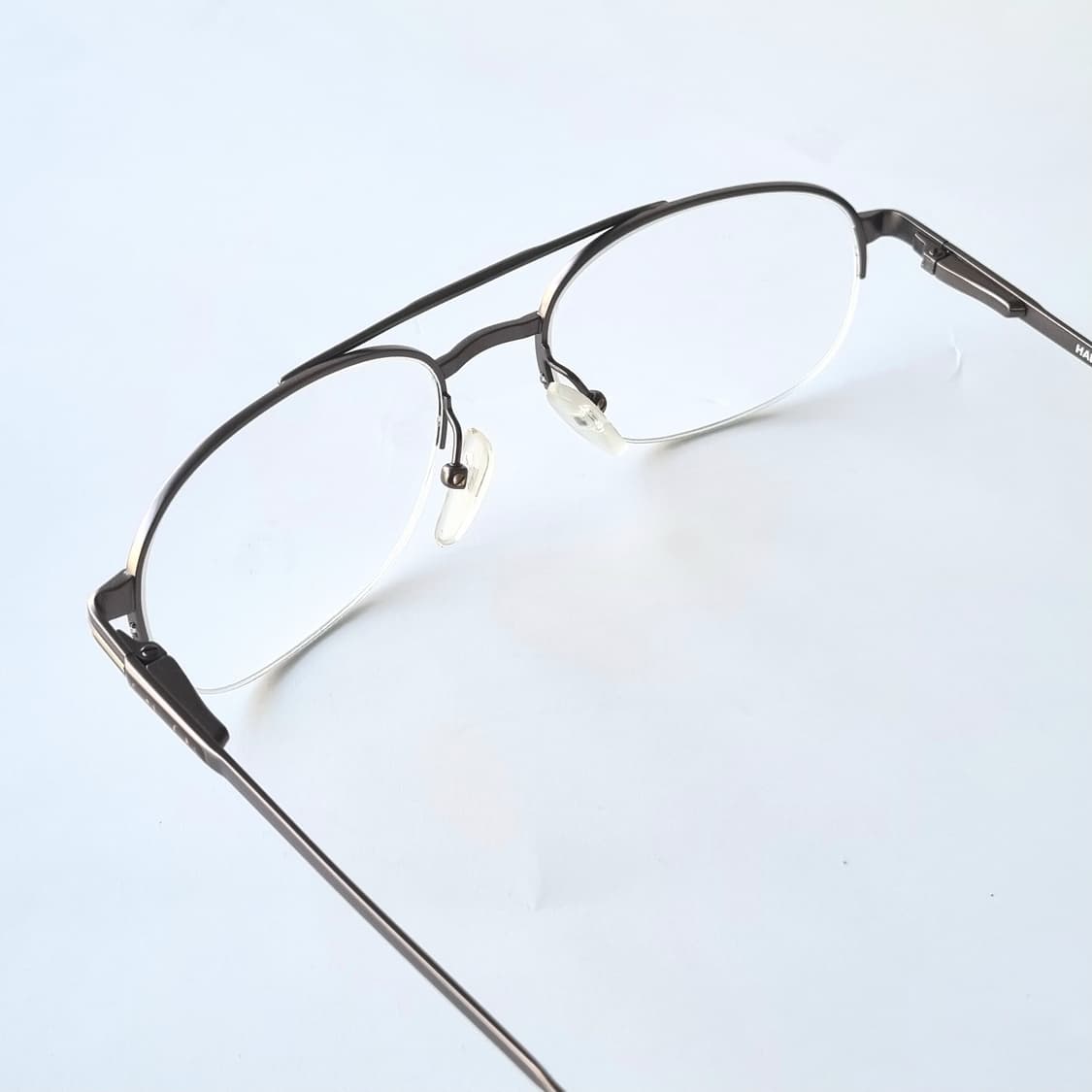 데드스탁 레트로와 모던함이 섞인 투브릿지 반무테 안경테 665 상품이미지4