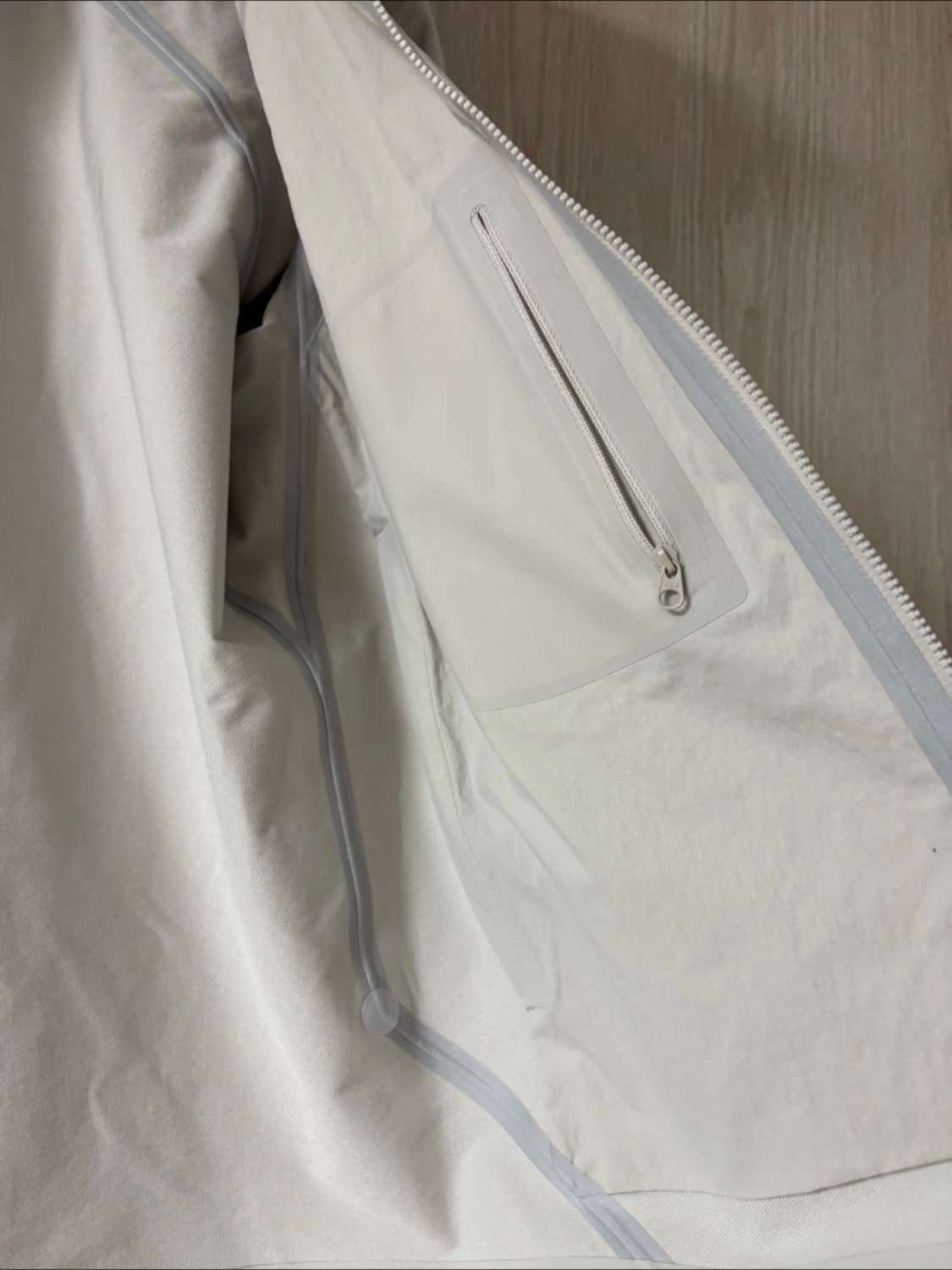 아크테릭스 베일런스 이소곤 후디 소프트쉘 자켓 상품이미지3