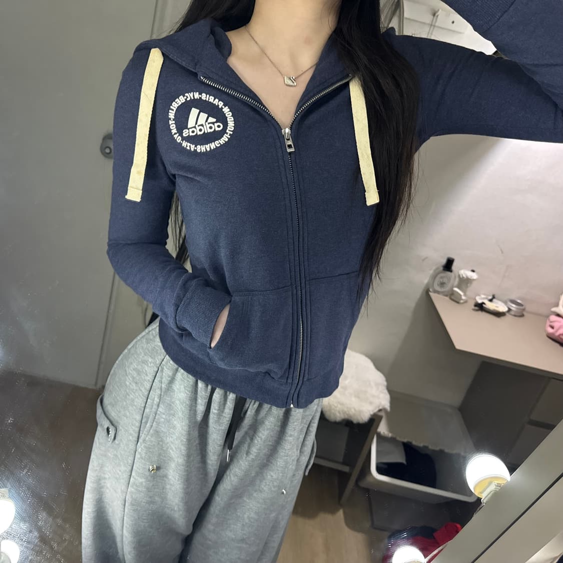 삼선 아디다스 슈퍼스타 영어 로고 후드집업 상품이미지1