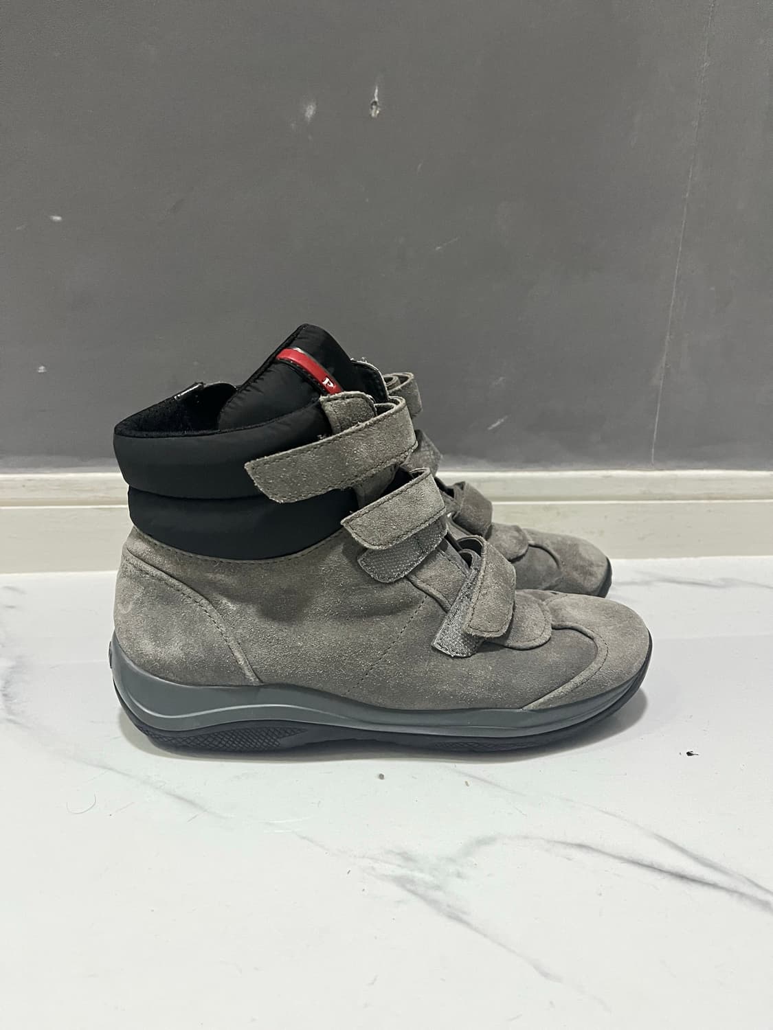 빈티지 프라다 스웨이드 벨크로 스니커즈 220 상품이미지1