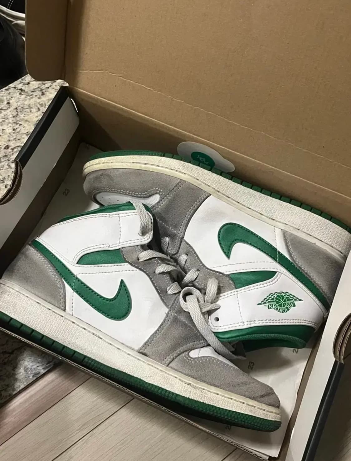 나이키 조던1 미드 SE 파인 그린 라이트 스모크 그레이 240 상품이미지3