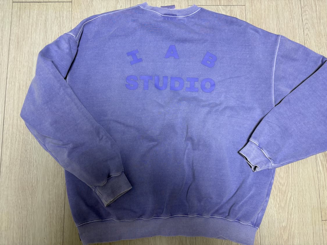 아이앱 스튜디오 IAB 퍼플 피그먼트 맨투맨 XL사이즈 상품이미지4