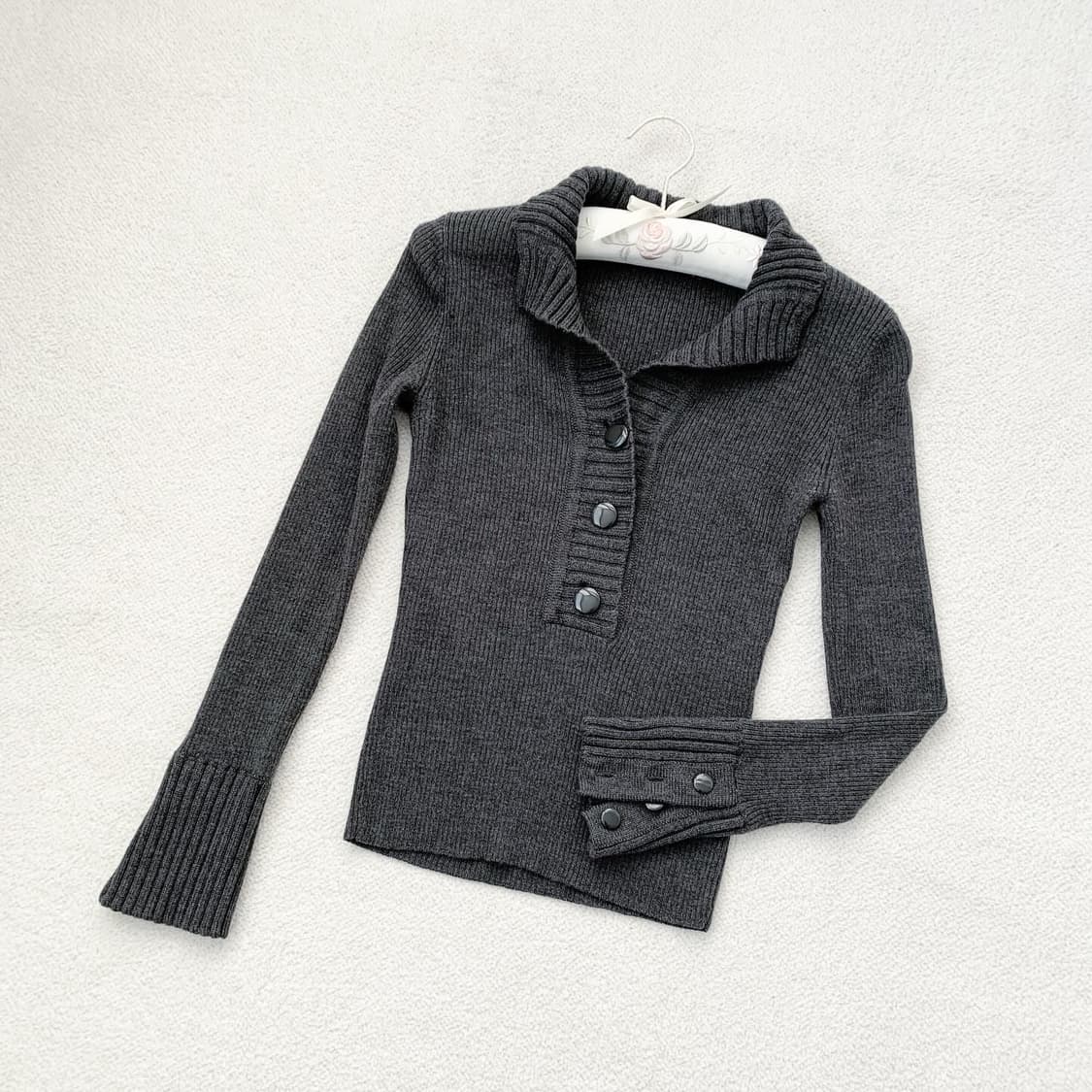 코이세이오st 그레이 울 버튼 니트 상품이미지1