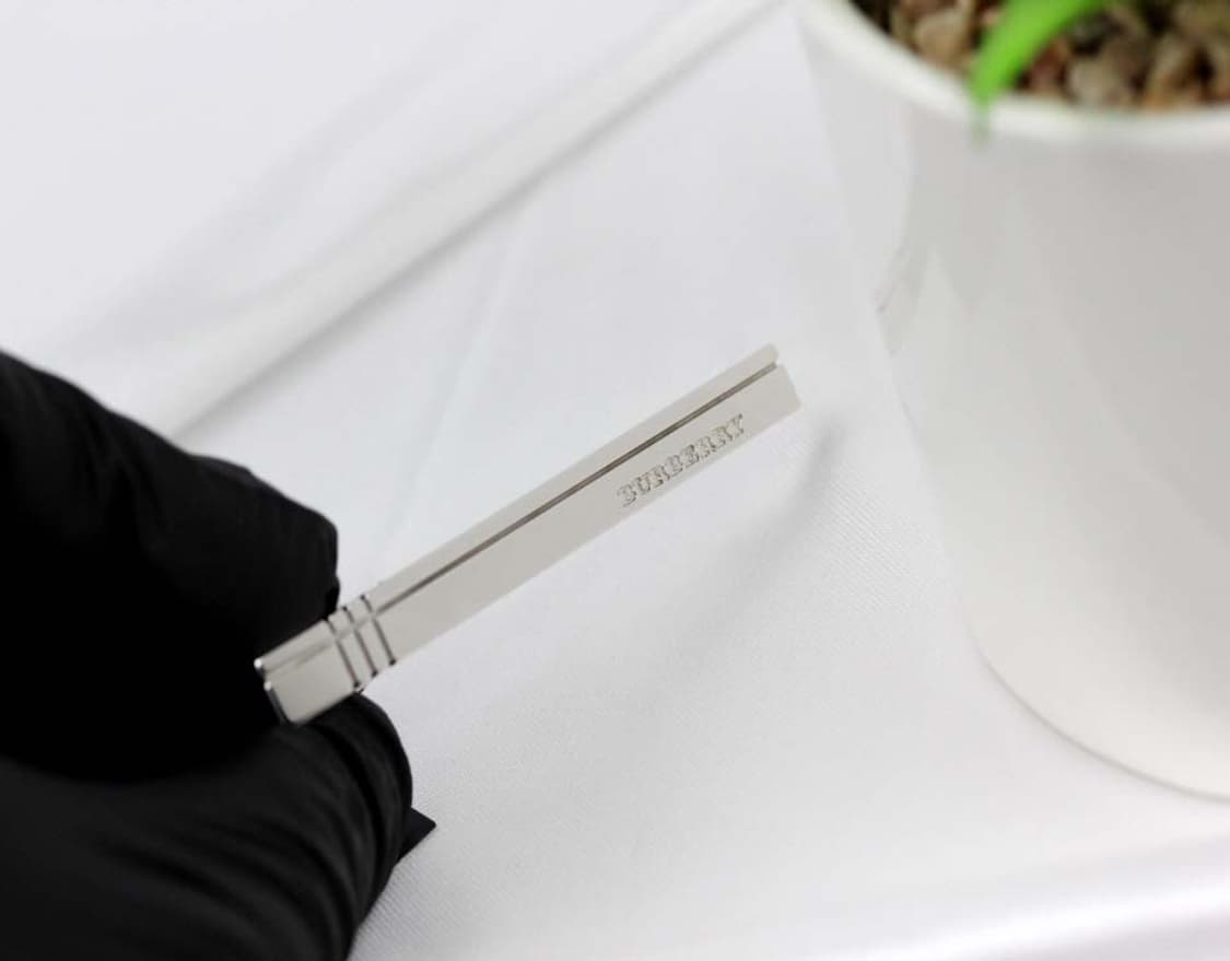 버버리 미사용 S등급 6.1cm 신형 유광 남자 명품 넥타이핀 상품이미지5
