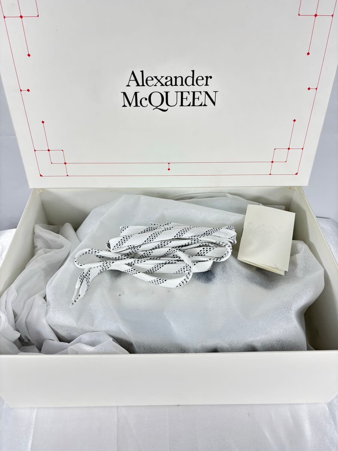 (정품)42.5알렉산더 맥퀸 오버솔 스니커즈 화이트블랙 상품이미지9