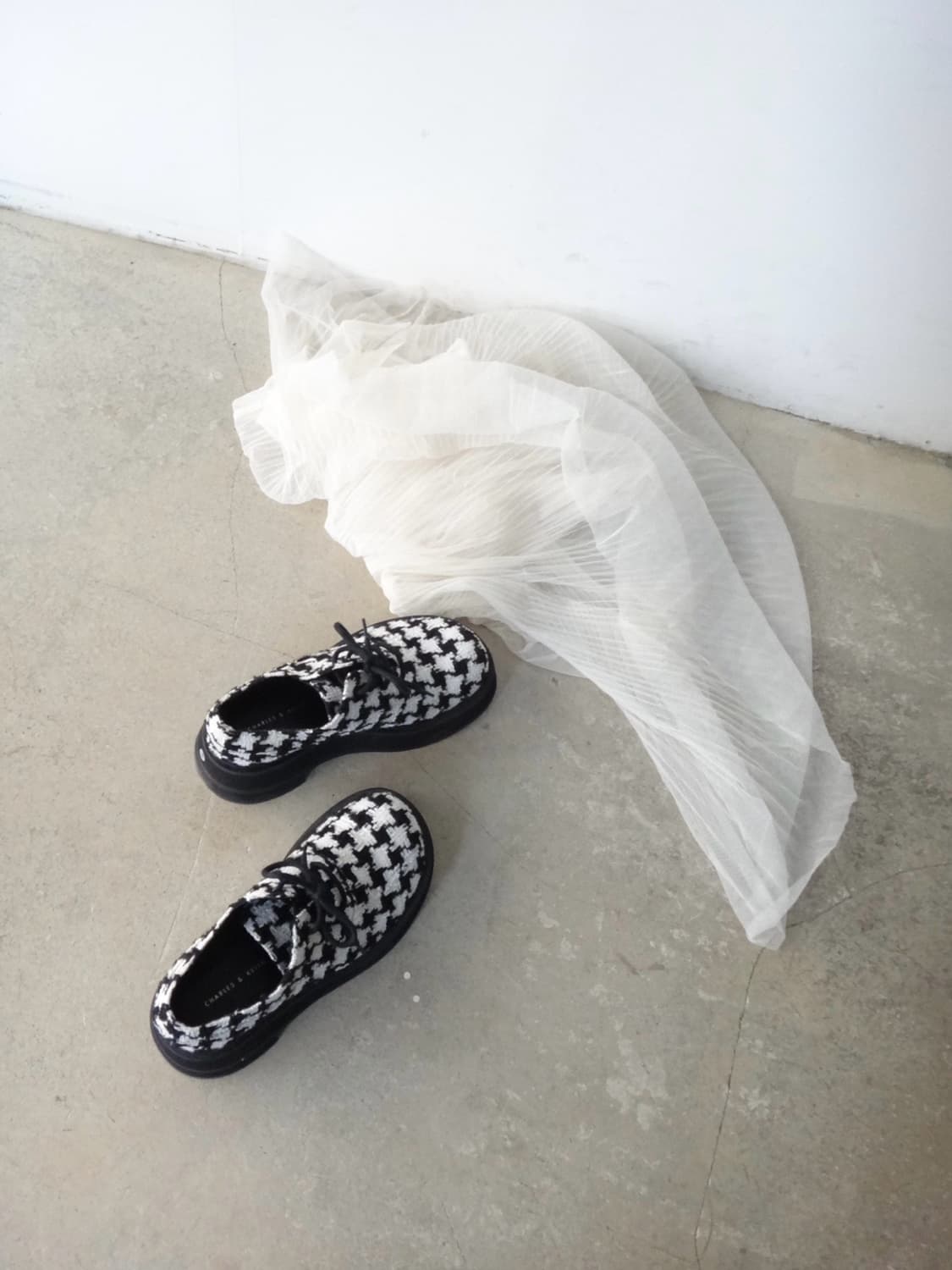 CHARLES & KEITH hound tweed round shoes 상품이미지1