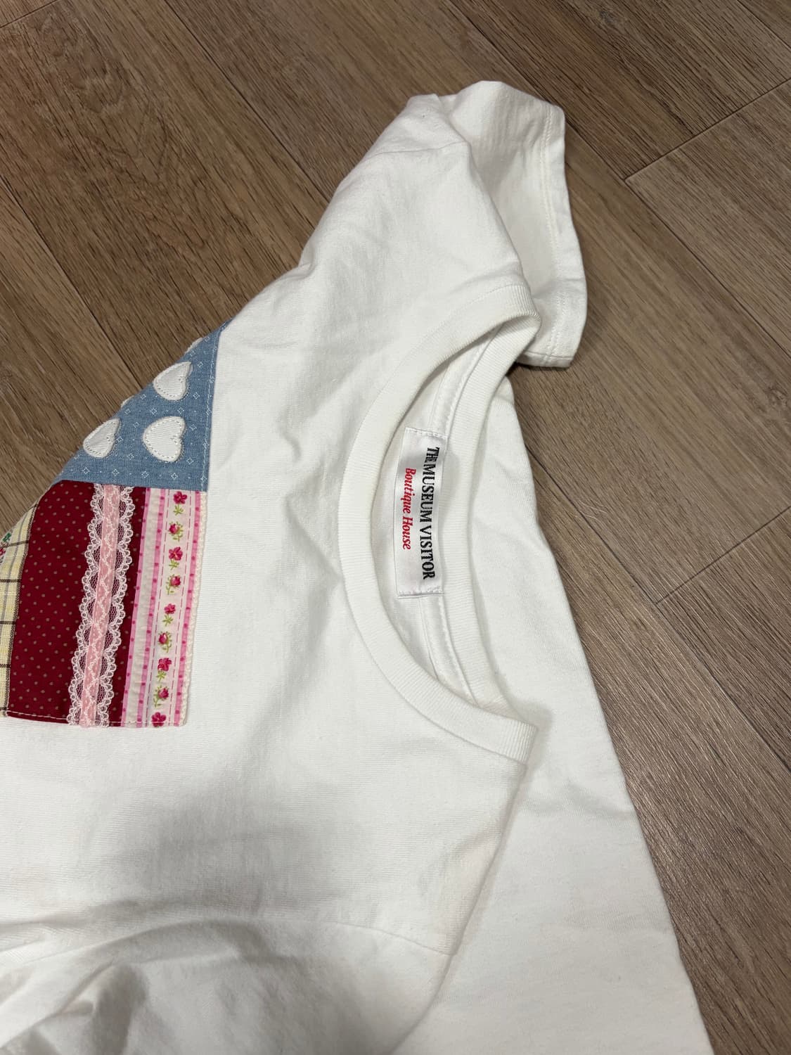 더뮤지엄비지터 패치워크 식스 하트 티셔츠 반팔 상품이미지3