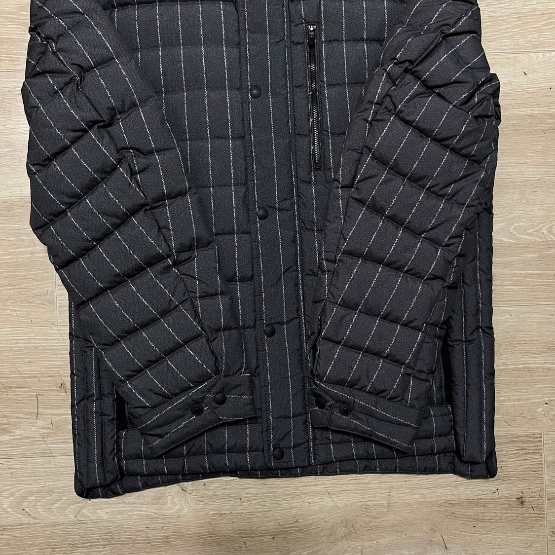 올젠 구스다운 스트라이프 경량 숏 코트패딩 점퍼 [차콜] L/100 상품이미지3