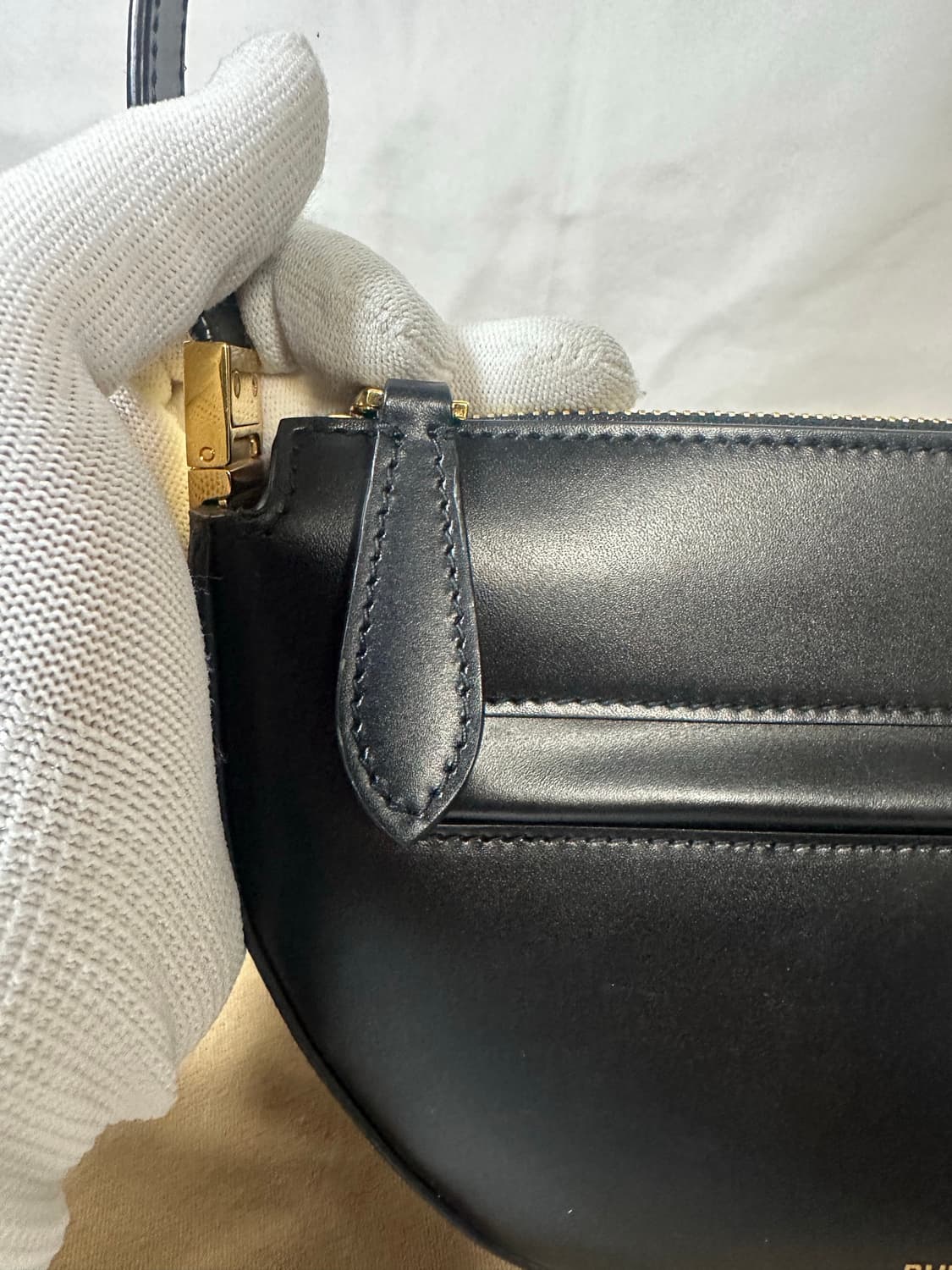 버버리 올림피아 미니숄더백 블랙 (OS) 상품이미지4