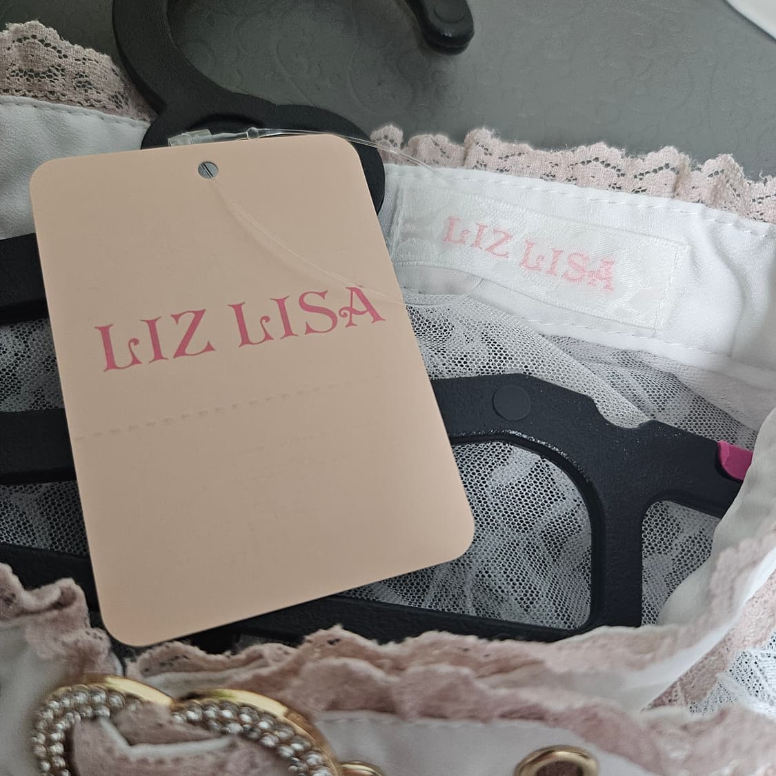 리즈리사 3연 리본 프론트 초커 블라우스 상품이미지6