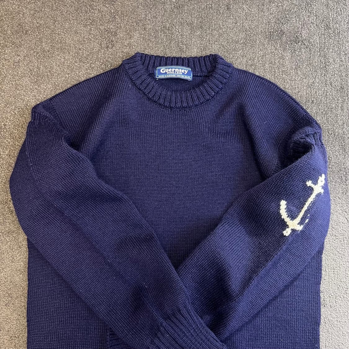 Guernsey Woollens 네이비 앵커 자수 니트 상품이미지2
