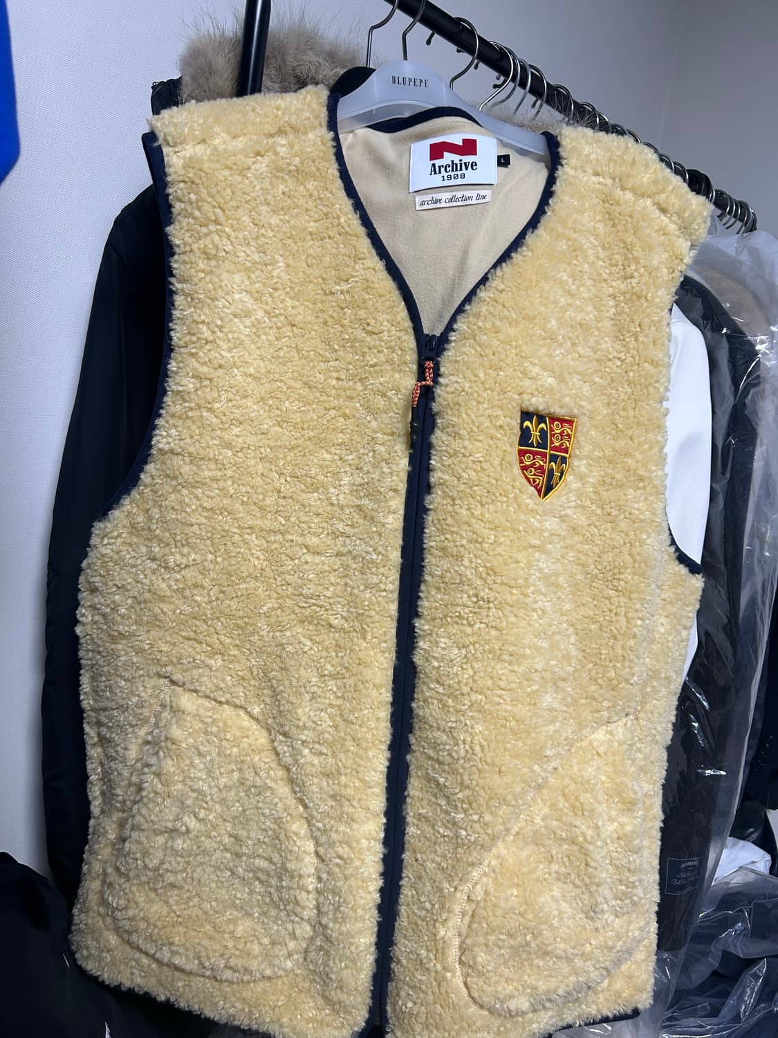 비욘드클로젯 엔아카이브 뽀글이 후리스옐로우 퍼 베스트 조끼 상품이미지2