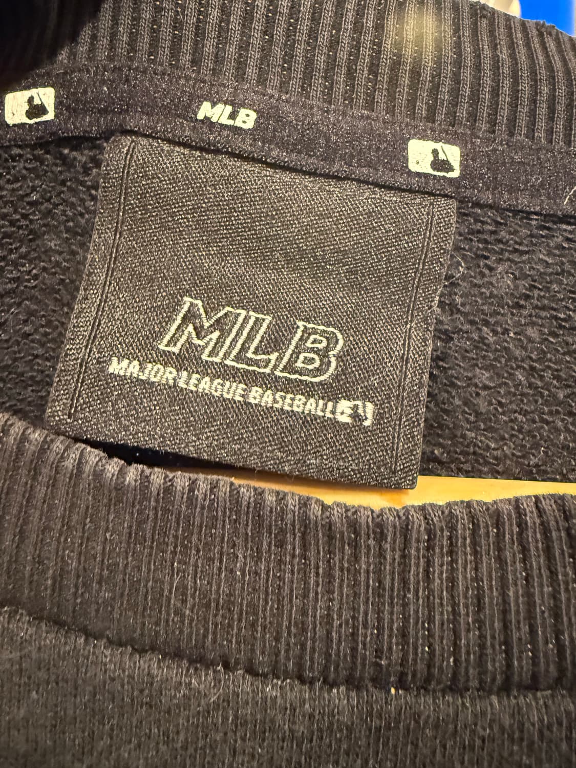 MLB 블랙 맨투맨 상품이미지2