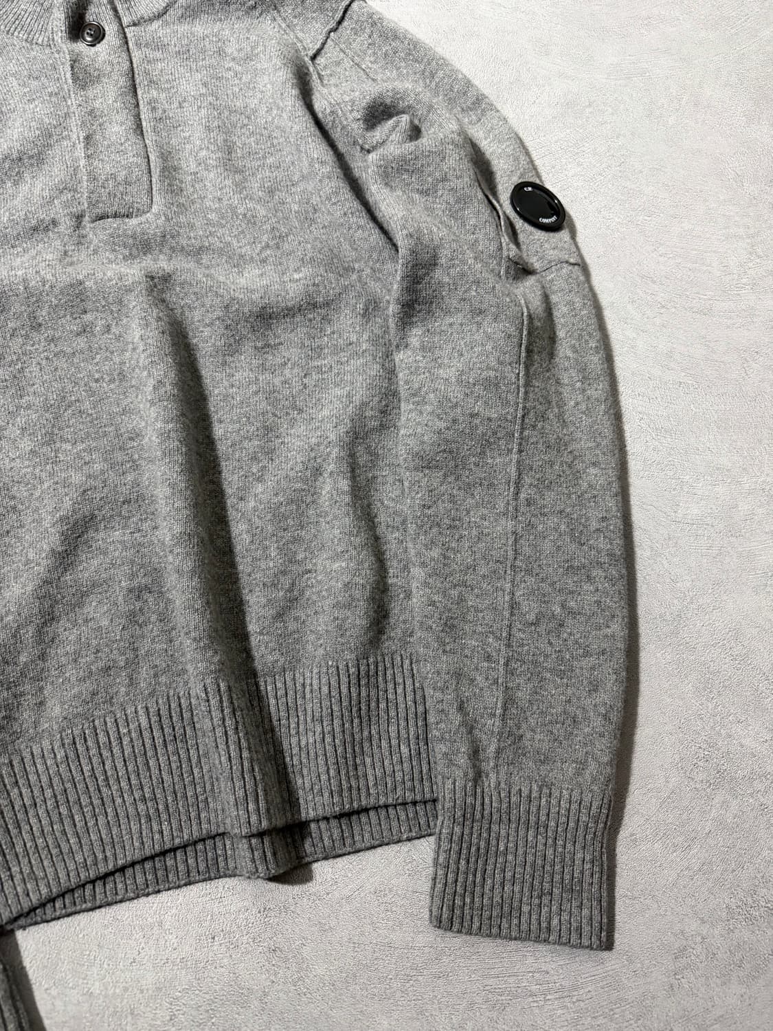 C.P 컴퍼니 렌즈패치 쿼터집업니트 상품이미지6