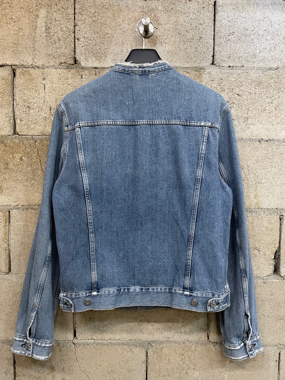 아크네 스튜디오 데님 노카라 트러커 자켓 상품이미지4