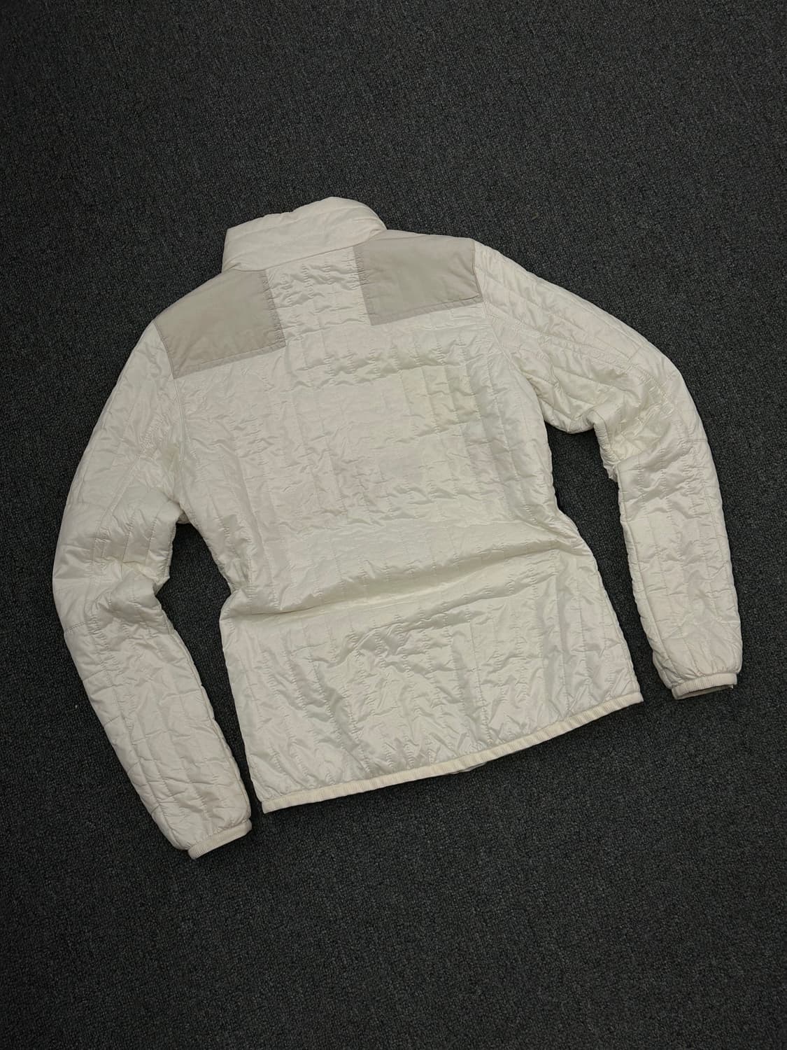 S)나이키 여성 퀼팅 포켓 디테일 아이보리 경량패딩 상품이미지3