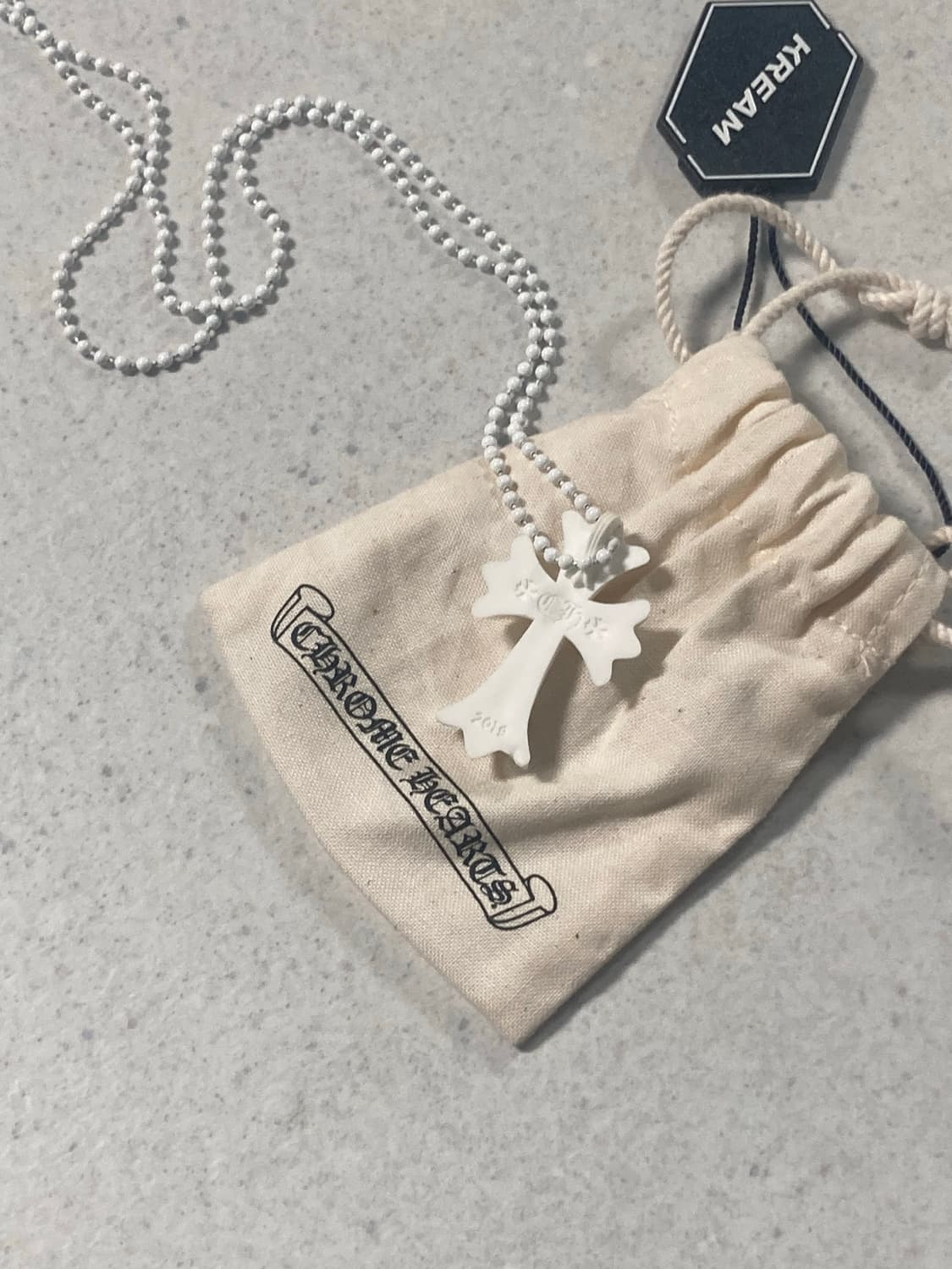 크롬하츠 실리크롬 CH 크로스 펜던트 화이트 상품이미지2