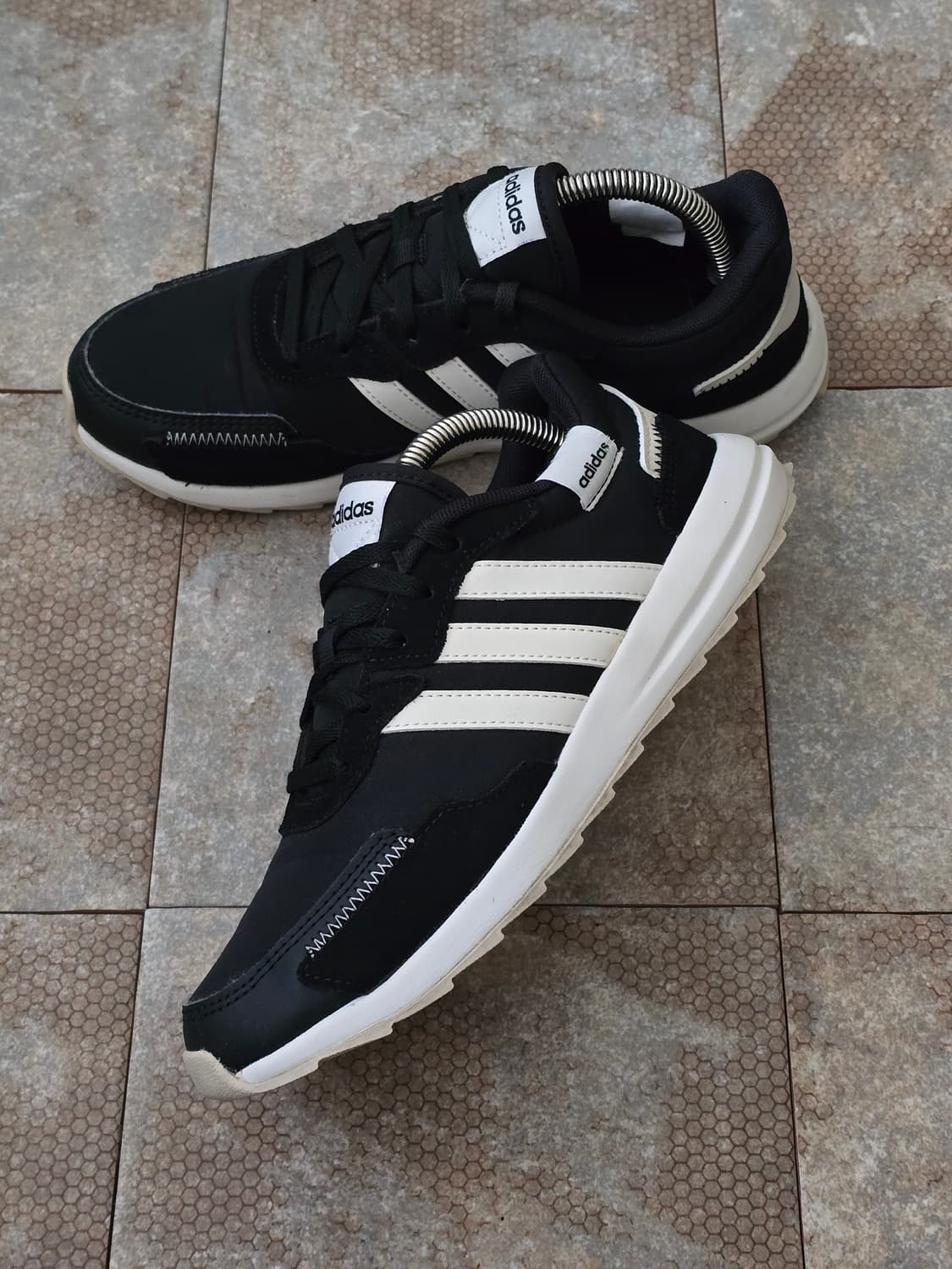 (240)아디다스 레트로 런 코어 블랙 상품이미지3