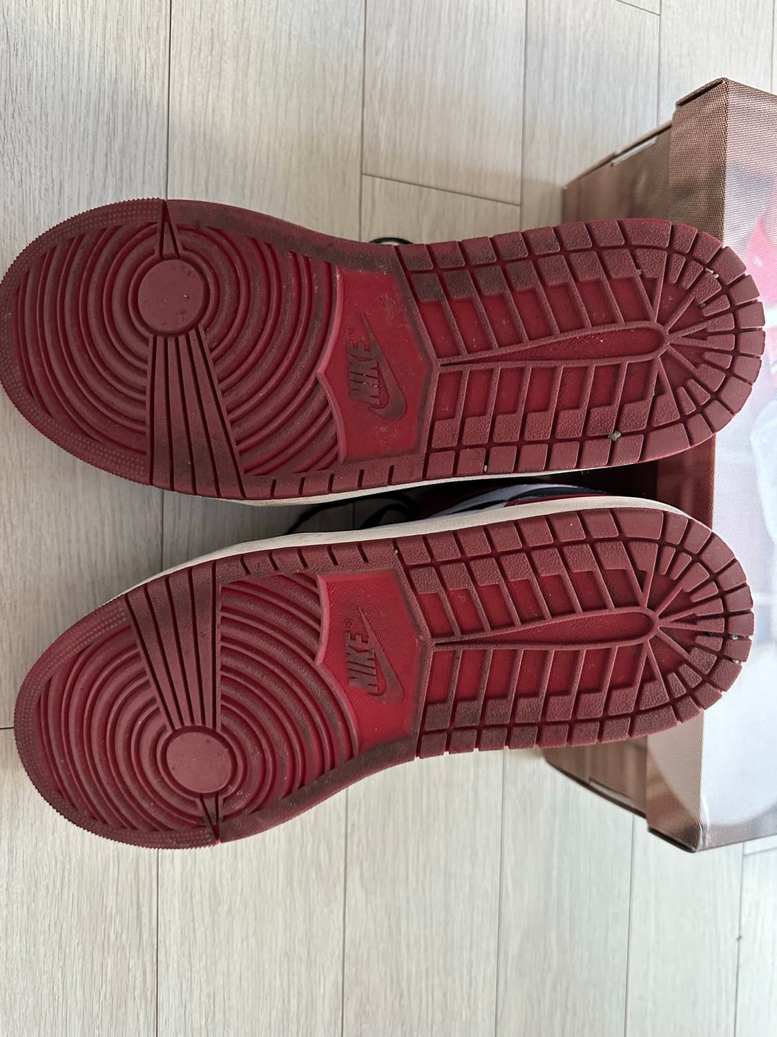 에어 조던1 레트로 하이 블랙토(2026) 상품이미지4